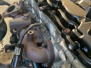 bontott KIA CARENS Motor (Fűzött blokk hengerfejjel)