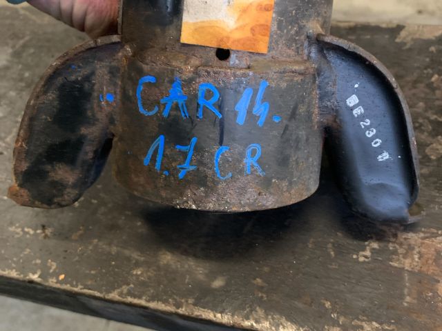 bontott KIA CARENS Motor Tartó Bak (Fém)