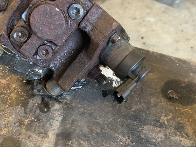 bontott KIA CARENS Nagynyomású Szivattyú