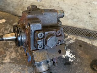 bontott KIA CARENS Nagynyomású Szivattyú