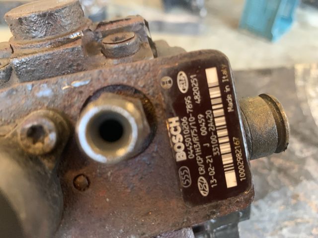 bontott KIA CARENS Nagynyomású Szivattyú