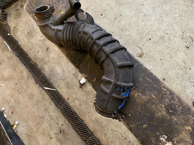 bontott KIA CARENS Turbócső