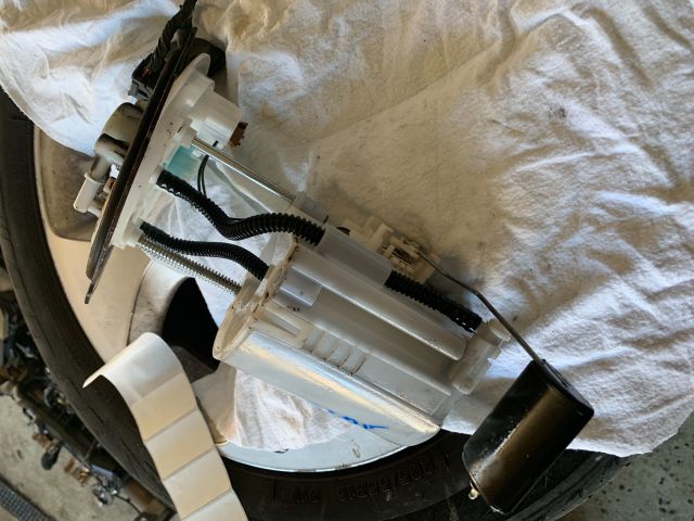 bontott KIA CARENS Üzemanyag Szivattyú