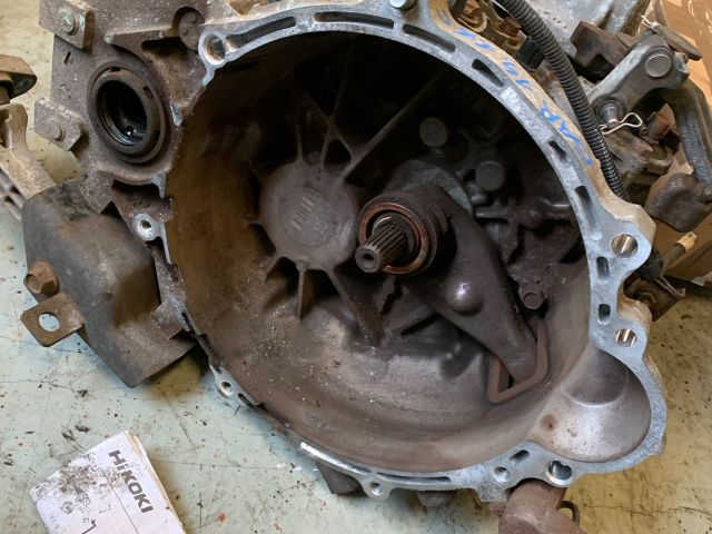 bontott KIA CARENS Váltó (Mechanikus)