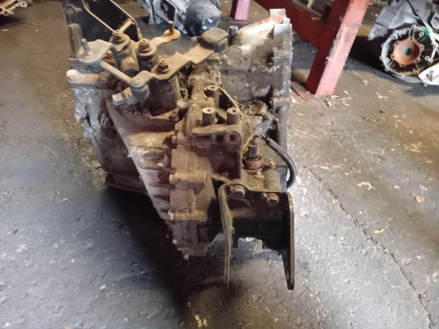 bontott KIA CARENS Váltó (Mechanikus)