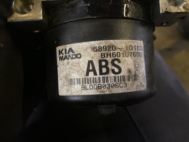 bontott KIA CARENS ABS Kocka