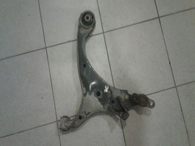 bontott KIA CARENS Jobb első Lengőkar