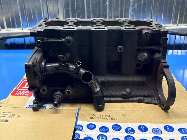 bontott KIA CARENS Motorblokk (Fűzött)