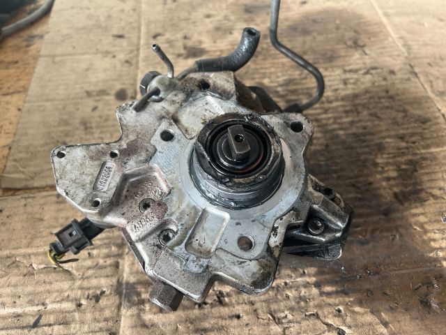 bontott KIA CARENS Nagynyomású Szivattyú