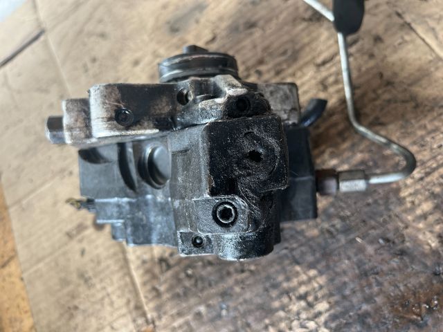 bontott KIA CARENS Nagynyomású Szivattyú