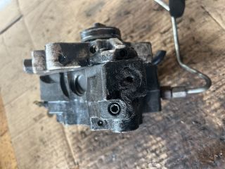 bontott KIA CARENS Nagynyomású Szivattyú