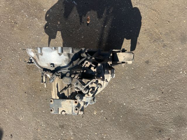 bontott KIA CARENS Váltó (Mechanikus)