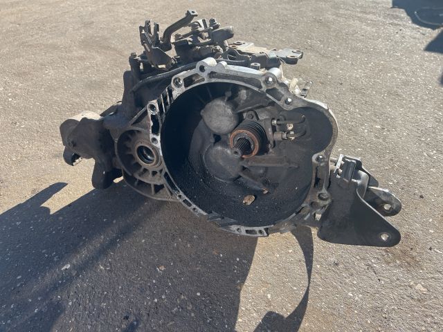 bontott KIA CARENS Váltó (Mechanikus)