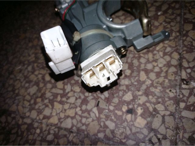 bontott KIA CARENS Gyújtáskapcsoló Házzal