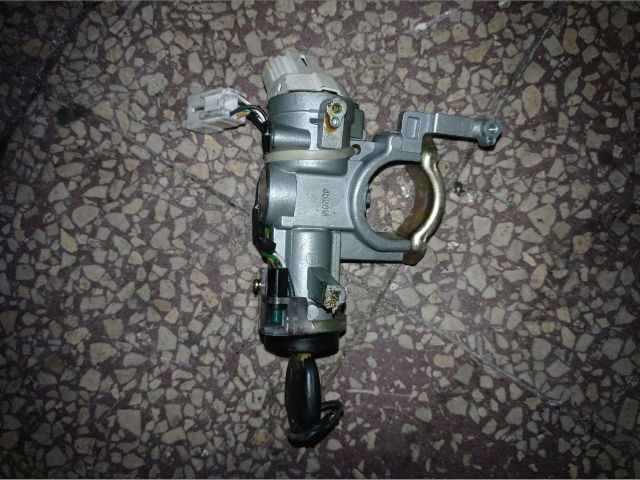 bontott KIA CARENS Gyújtáskapcsoló Házzal