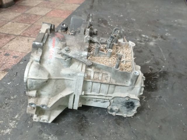 bontott KIA CARENS Váltó (Mechanikus)