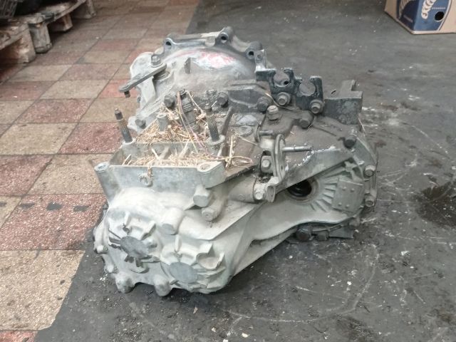 bontott KIA CARENS Váltó (Mechanikus)