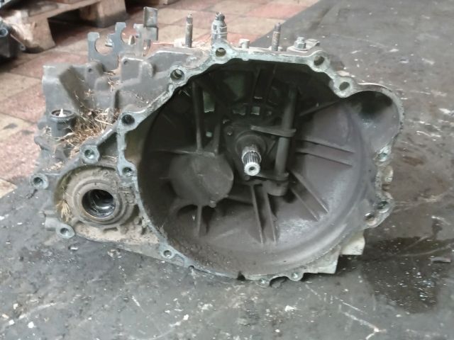 bontott KIA CARENS Váltó (Mechanikus)