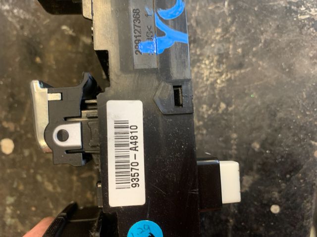 bontott KIA CARENS Ablakemelő Kapcsoló Négyes / Kettes