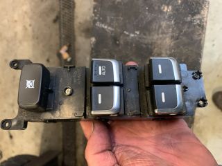 bontott KIA CARENS Ablakemelő Kapcsoló Négyes / Kettes