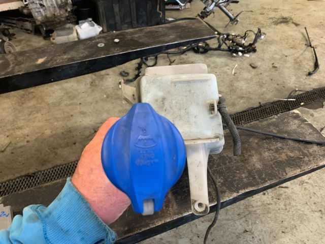 bontott KIA CARENS Ablakmosó Tartály