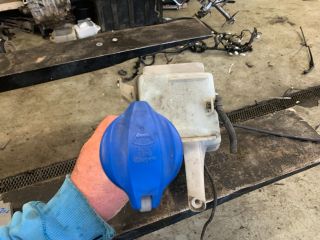 bontott KIA CARENS Ablakmosó Tartály