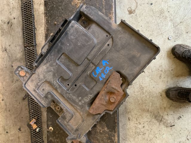 bontott KIA CARENS Akkumulátor Tartó