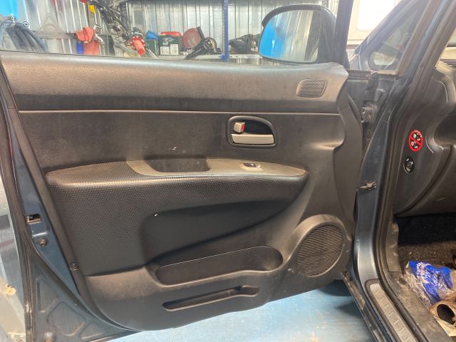 bontott KIA CARENS Bal első Ablakemelő Szerkezet (Elektromos)