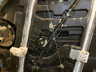 bontott KIA CARENS Bal első Ablakemelő Szerkezet (Elektromos)