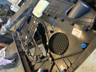 bontott KIA CARENS Bal első Ajtó Kárpit