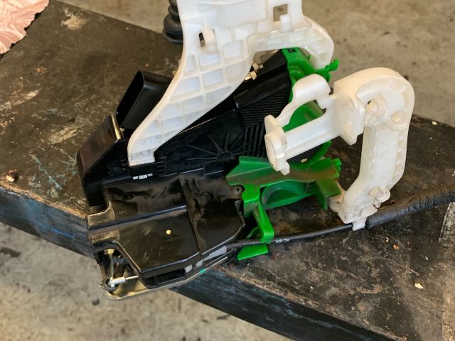 bontott KIA CARENS Bal első Ajtózár