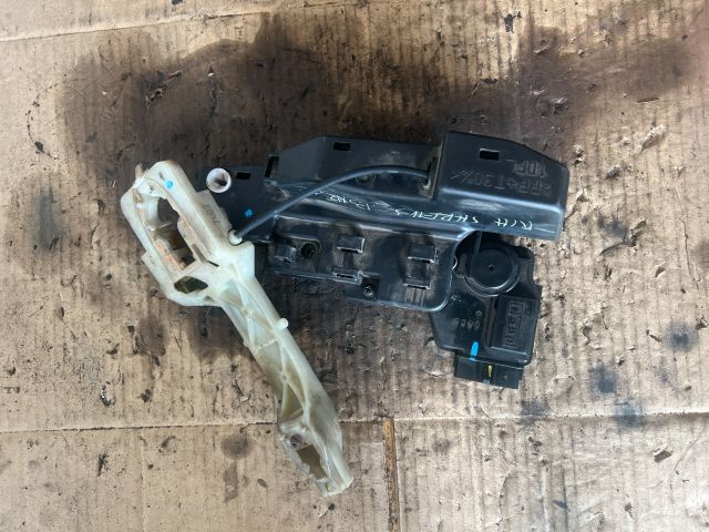 bontott KIA CARENS Bal első Ajtózár