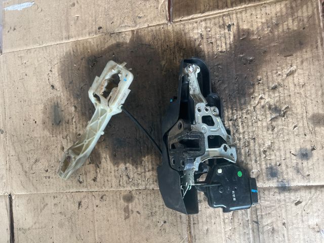 bontott KIA CARENS Bal első Ajtózár