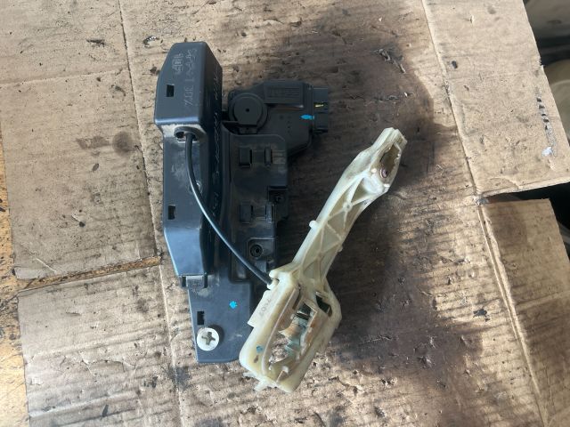 bontott KIA CARENS Bal első Ajtózár