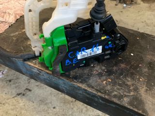 bontott KIA CARENS Bal első Ajtózár