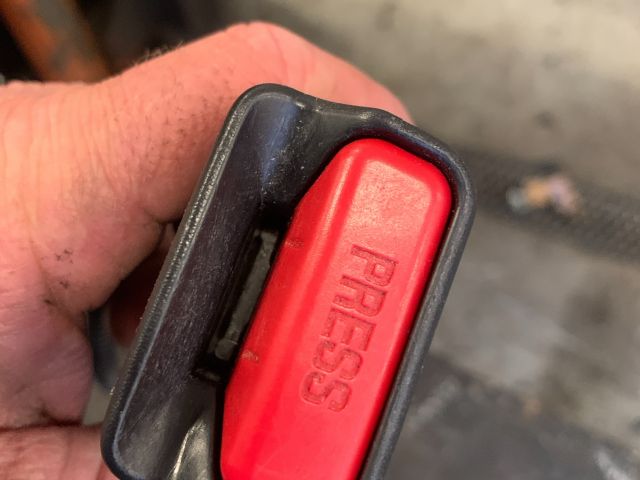 bontott KIA CARENS Bal első Biztonsági Öv Csat