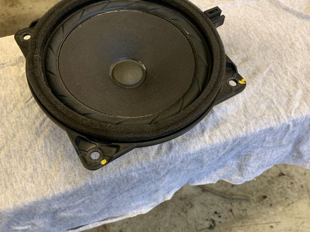 bontott KIA CARENS Bal első Hangszóró