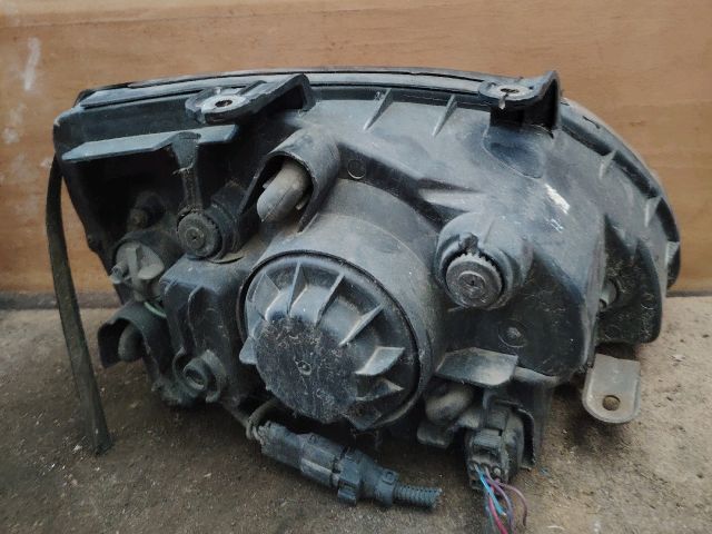 bontott KIA CARENS Bal Fényszóró