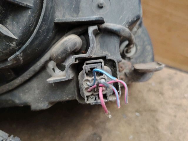 bontott KIA CARENS Bal Fényszóró