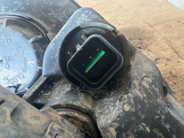 bontott KIA CARENS Bal Fényszóró