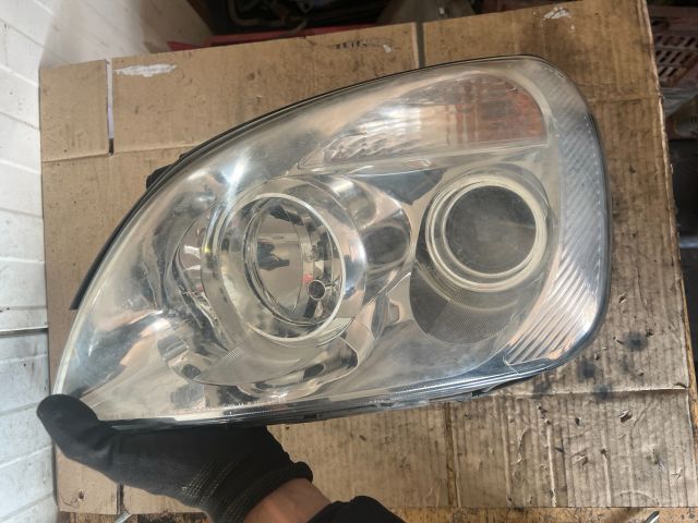 bontott KIA CARENS Bal Fényszóró