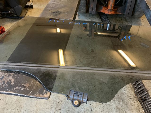 bontott KIA CARENS Bal hátsó Ablak