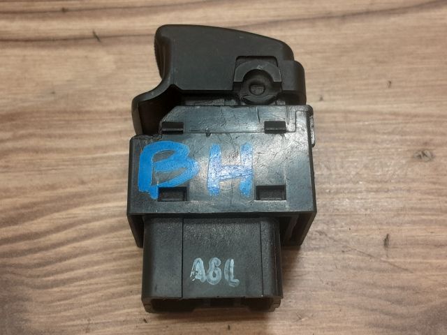 bontott KIA CARENS Bal hátsó Ablakemelő Kapcsoló