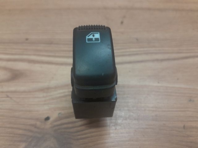 bontott KIA CARENS Bal hátsó Ablakemelő Kapcsoló