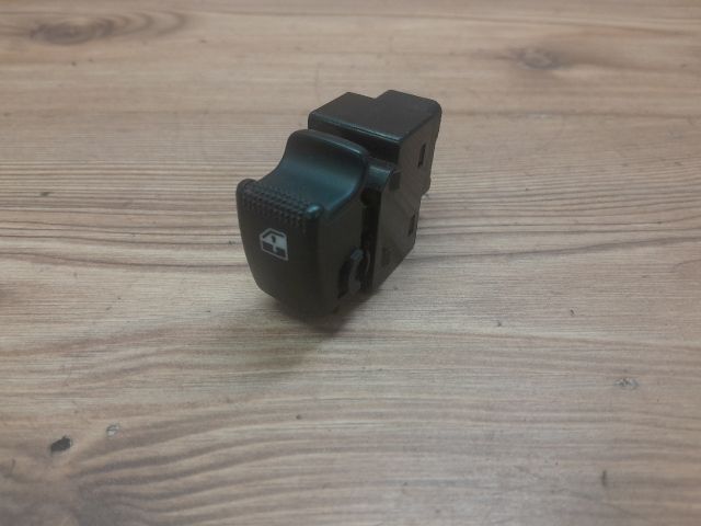 bontott KIA CARENS Bal hátsó Ablakemelő Kapcsoló