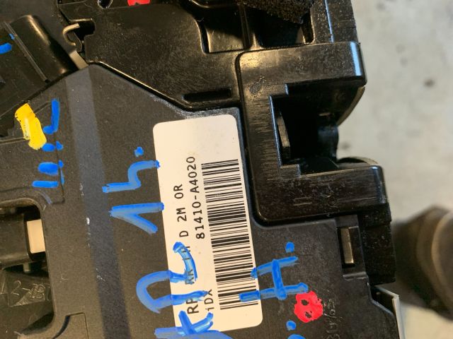 bontott KIA CARENS Bal hátsó Ajtózár