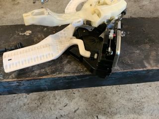 bontott KIA CARENS Bal hátsó Ajtózár