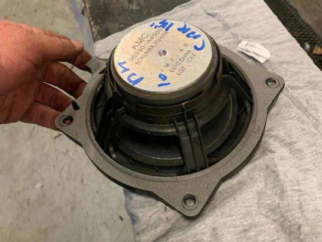 bontott KIA CARENS Bal hátsó Hangszóró