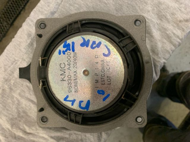 bontott KIA CARENS Bal hátsó Hangszóró