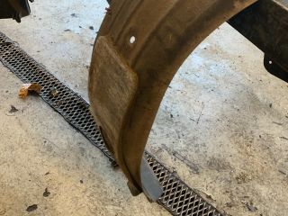 bontott KIA CARENS Bal hátsó Hátsó Dobbetét (Kerékjárati, Műanyag)